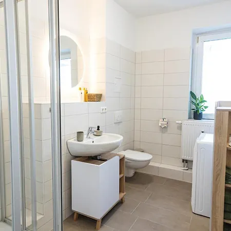 Blossfeld-Apartments Geraeumige Stadtoase Mitten Im Zentrum Mit 3 Schlafzimmern, Gratis Parkplatz, W-Lan, Netflix Jena Exterior photo